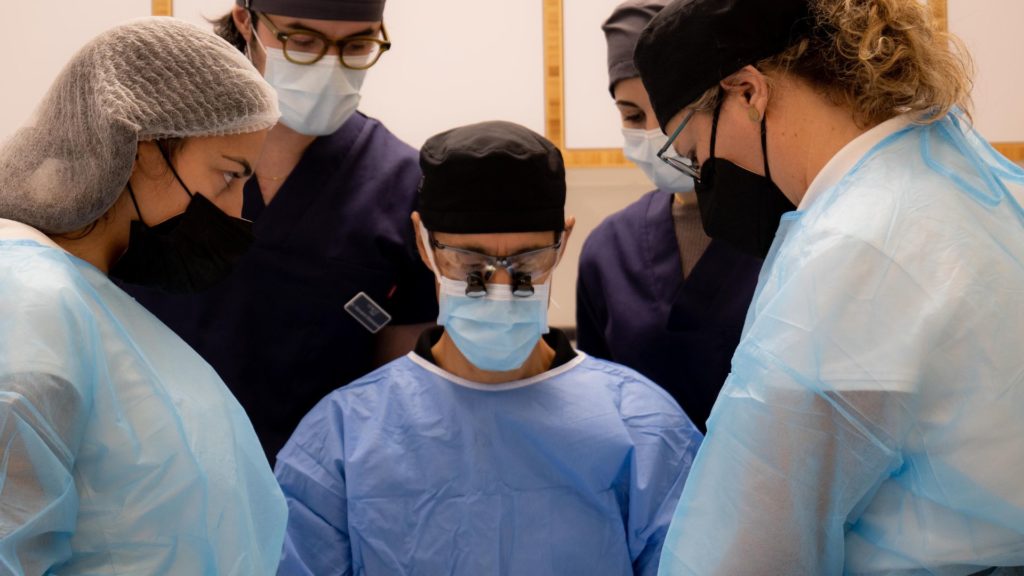 implantes-dentales-mitos-miedo-dolor