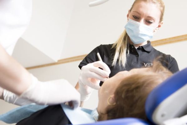 el-coste-a-largo-plazo-de-no-optar-por-la-implantologia-dental